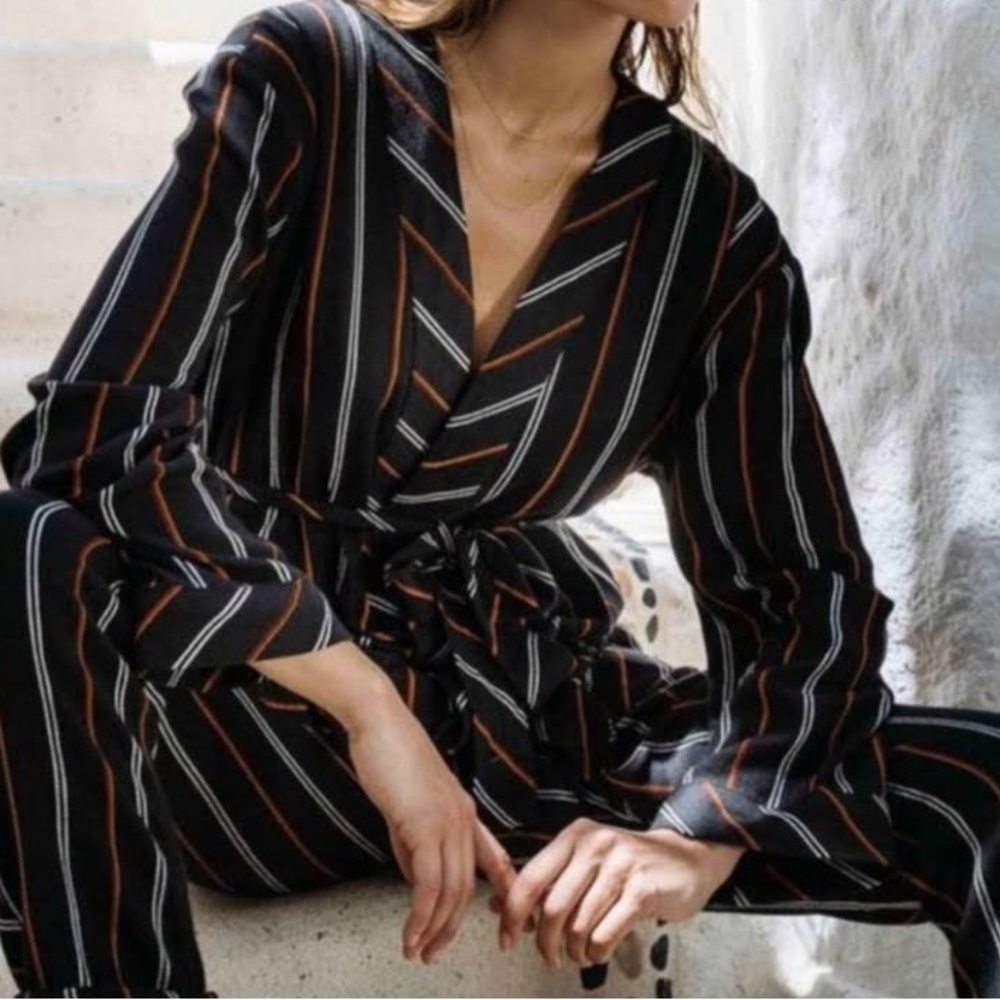billabong SECRET TELLS wrap top.